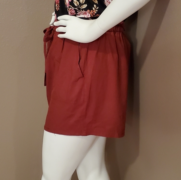 NWT TORRID rust red linen blend shorts 00, 10 - Picture 2 of 6